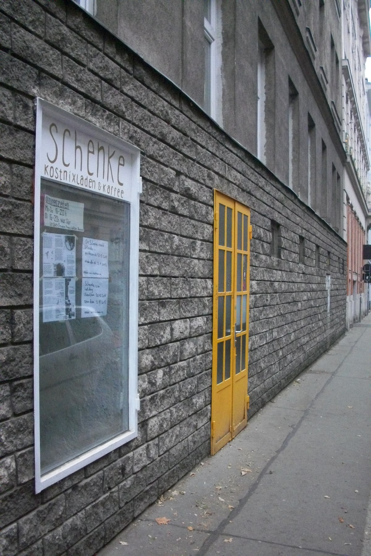 Schenke, ropa gratis y feminismo