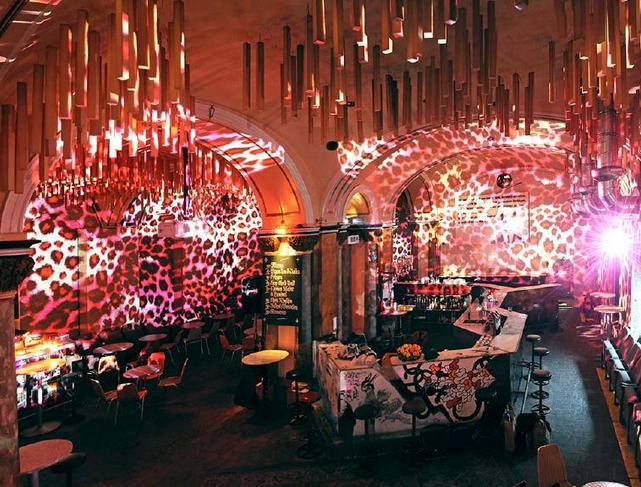 Donau, techno bar en la sinagoga