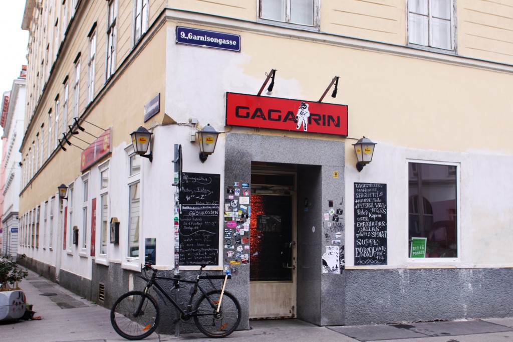 Más que una cafetería, un local social