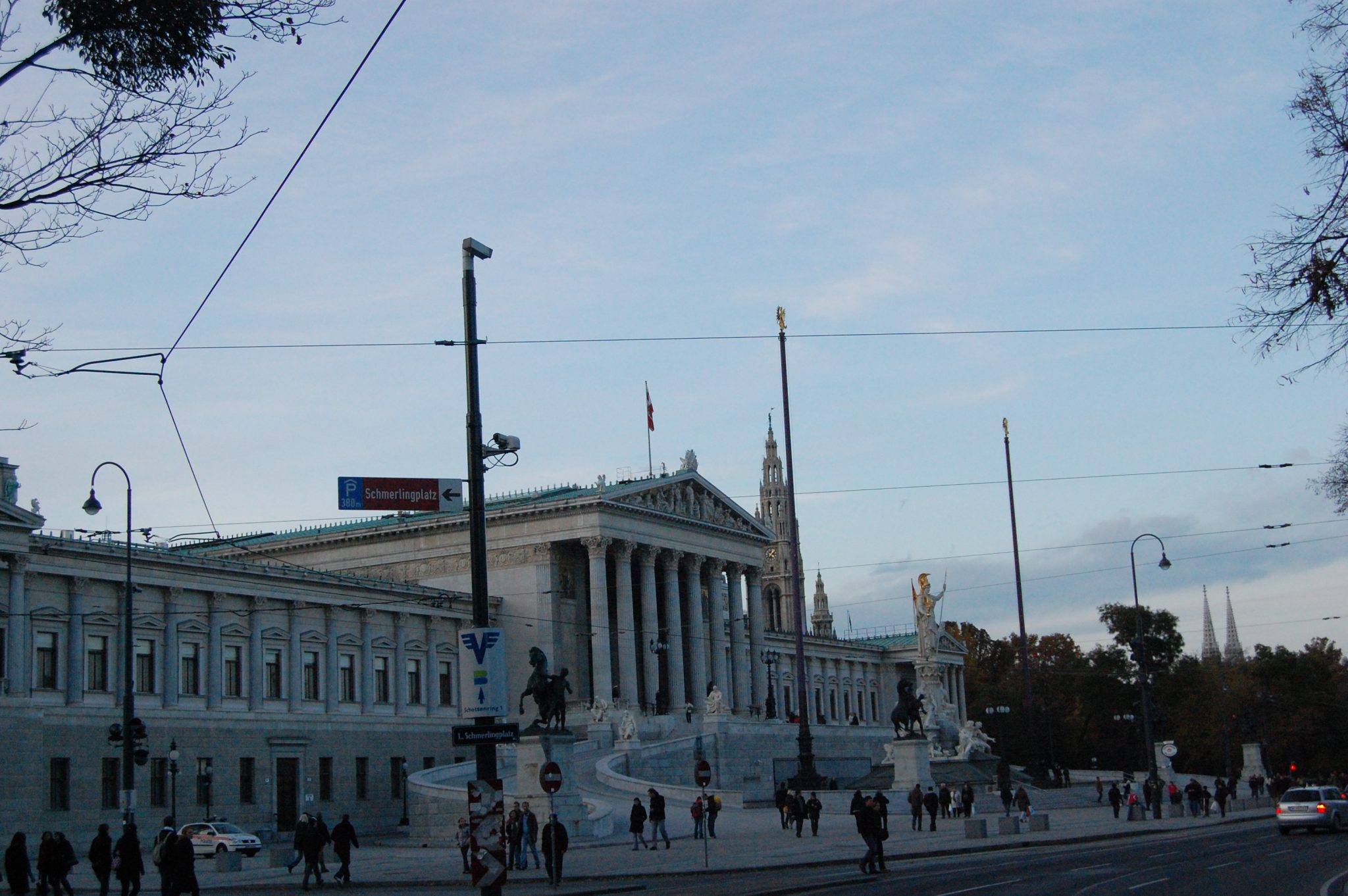 Un intento de templo griego en medio de la ciudad: el Parlamento