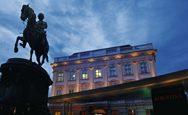 Al museo por la tarde